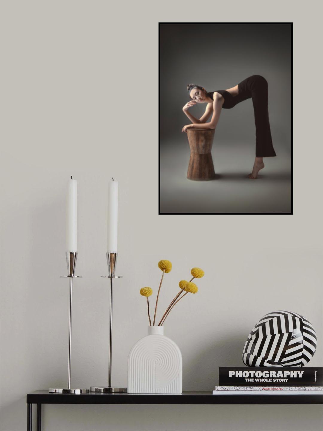 Bending Down Poster och Canvastavla