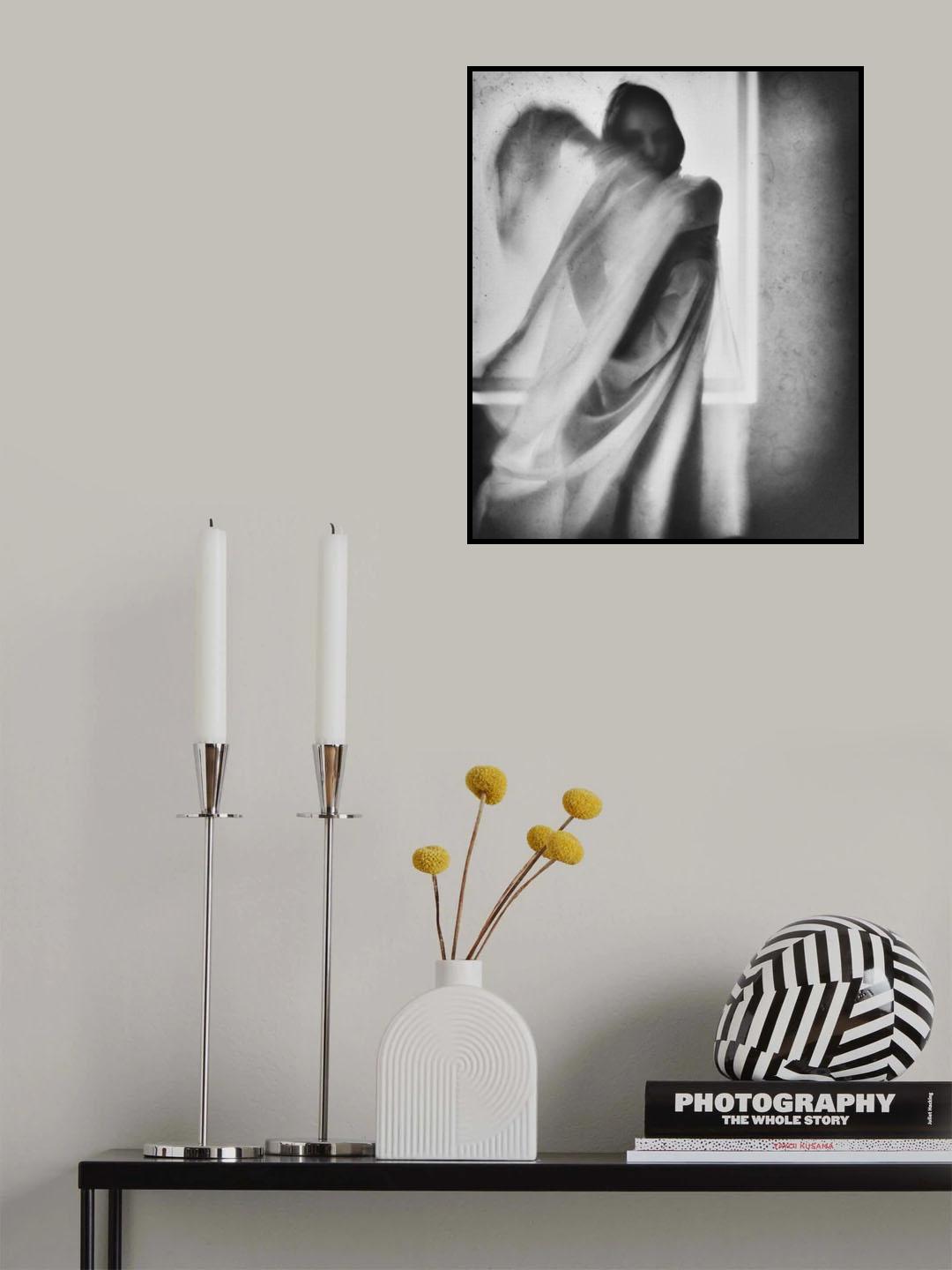 THERE IS A SHADOW THAT FOLLOWS ME Poster och Canvastavla