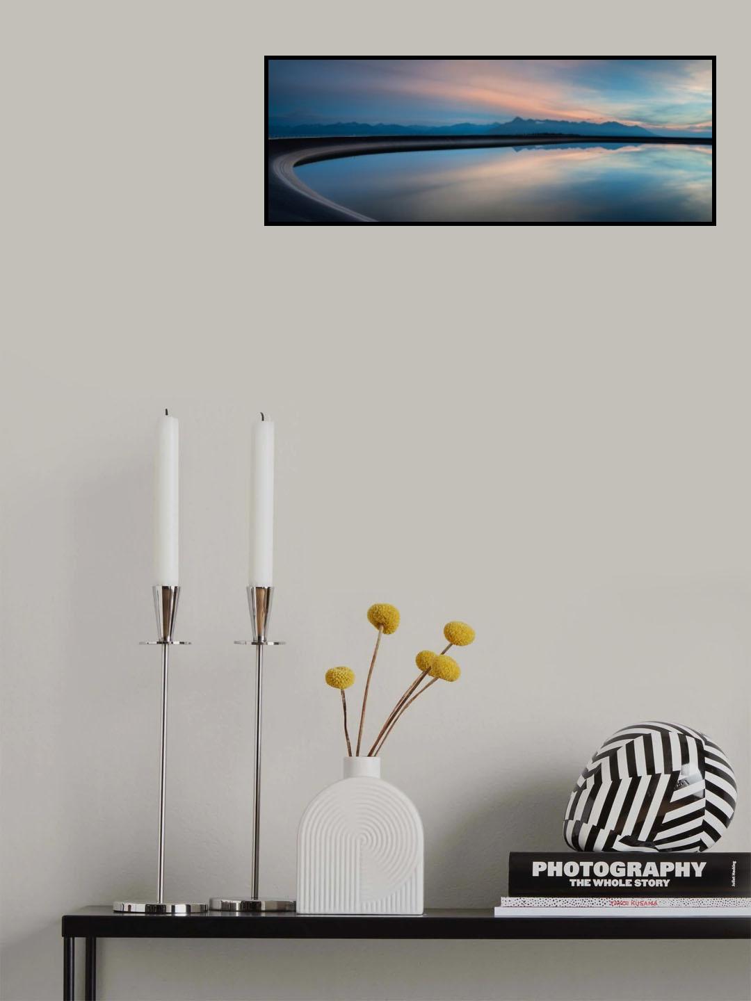 in a round mirror Poster och Canvastavla