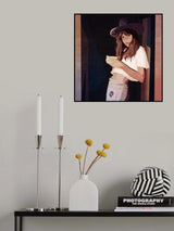 Cowgirl Kapiya Yaslanmis2 Poster och Canvastavla