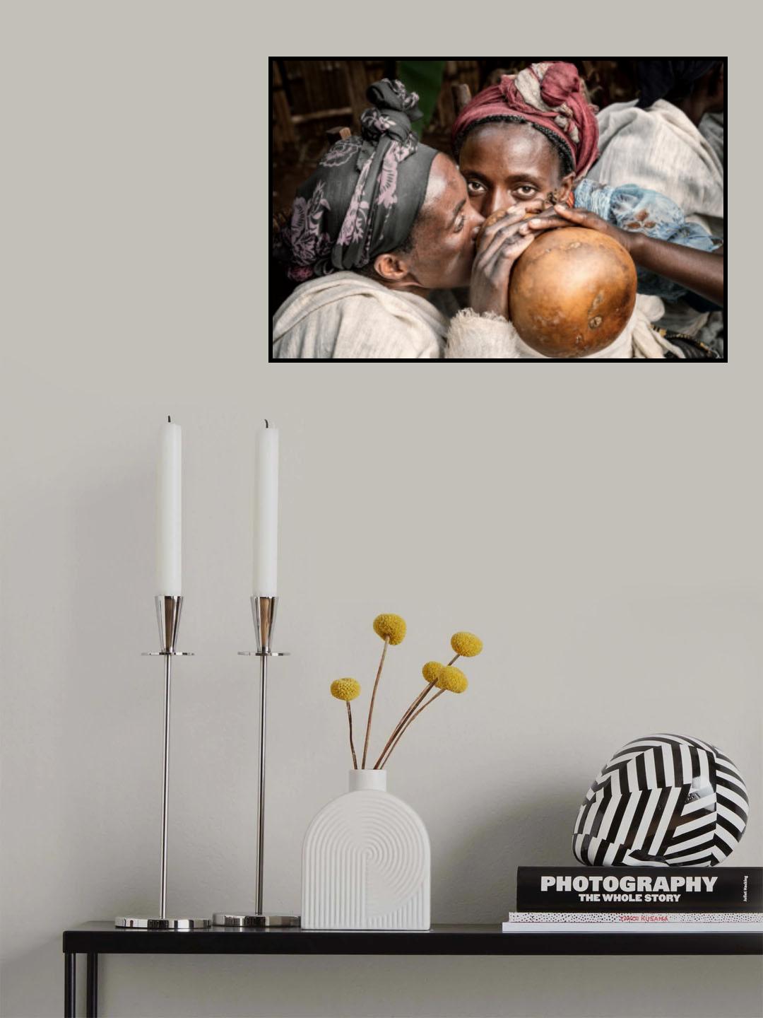 Sharing a calabash Poster och Canvastavla