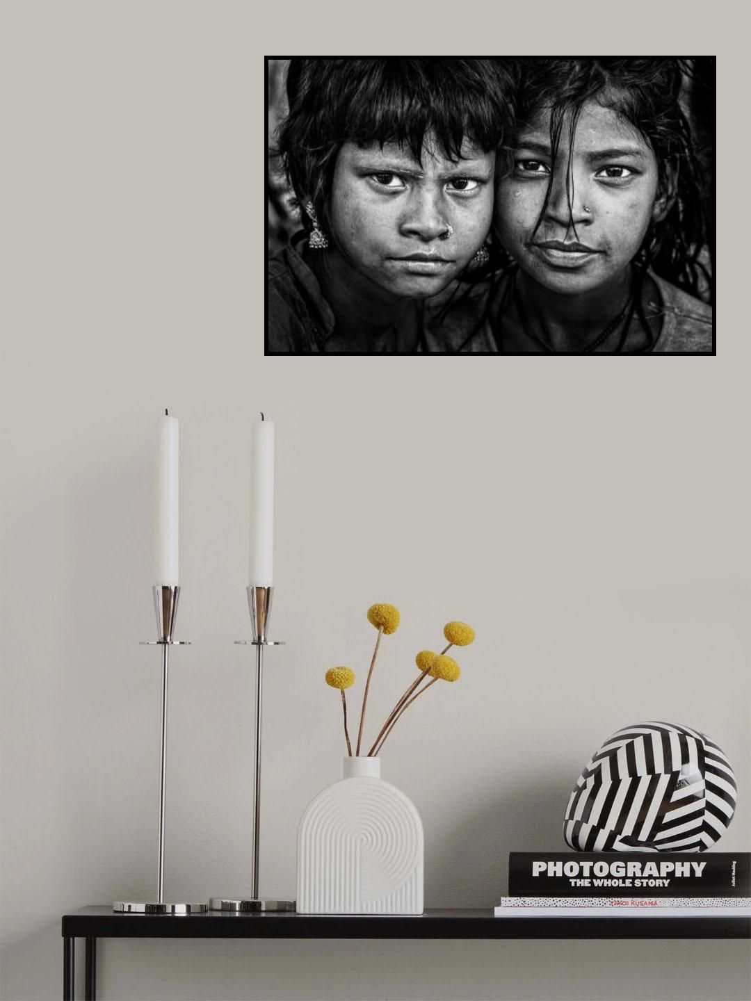 Two indian girls at the Kumbh Mela in Prayagraj - India Poster och Canvastavla