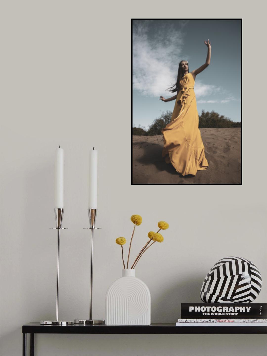 woman in yellow dress Poster och Canvastavla