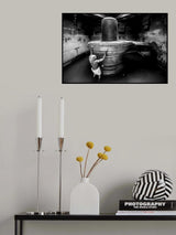 Devotion of Old Priest Poster och Canvastavla