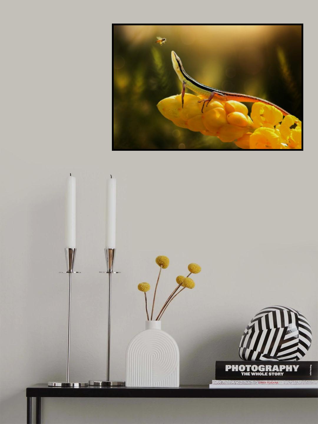 Lizard and bee Poster och Canvastavla