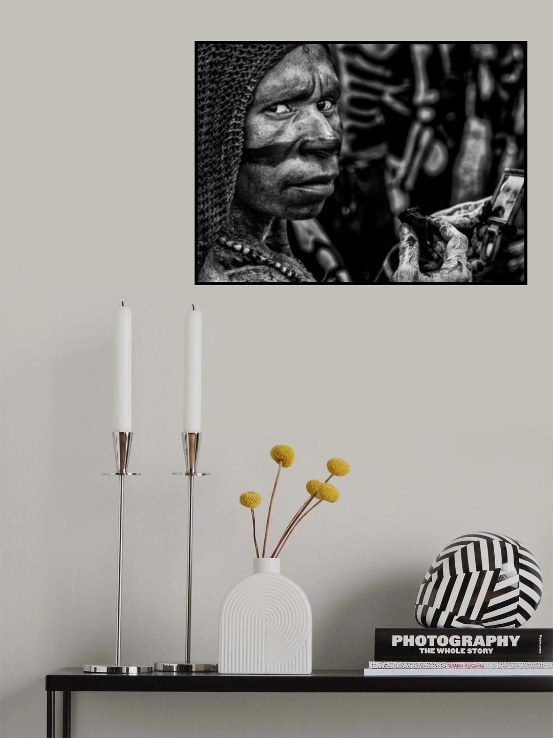 Preparing for the sing sing festival in Mt Hagen - Papua New Guinea Poster och Canvastavla