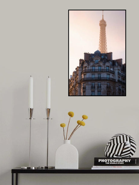The peeking Eiffel Poster och Canvastavla