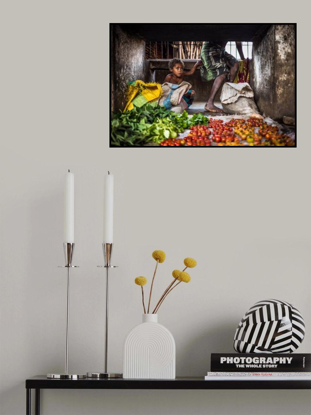 the girl in the street market Poster och Canvastavla