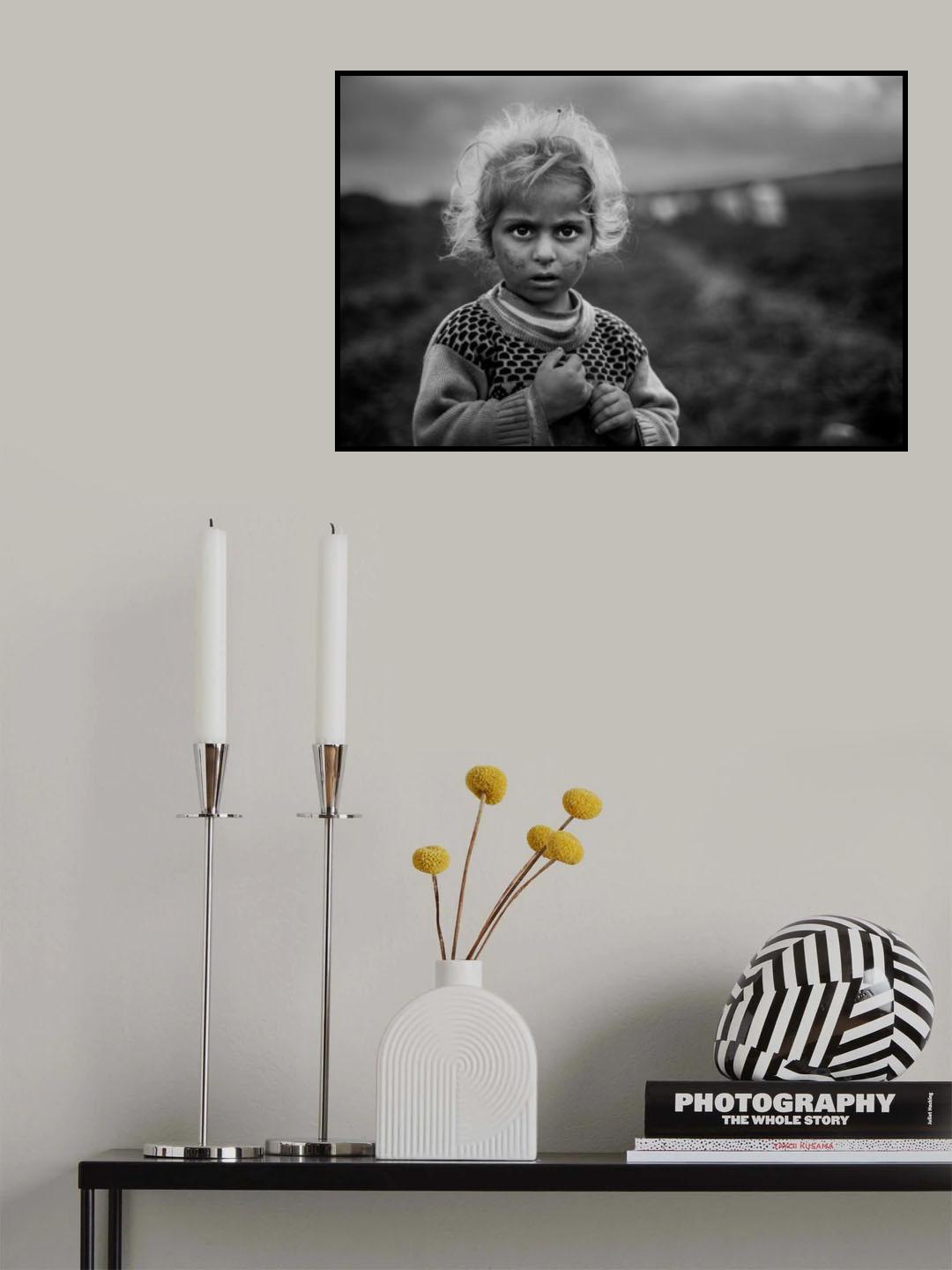 Timid Gırl Poster och Canvastavla