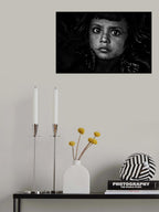 Little girl in her father's lap - Bangladesh Poster och Canvastavla