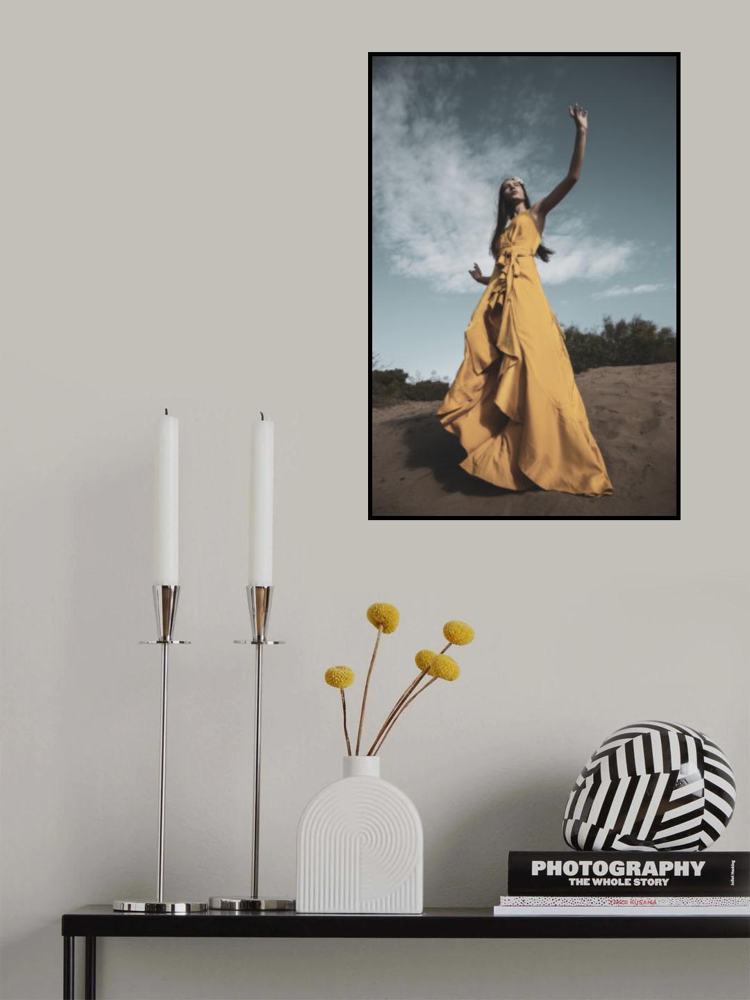 woman in yellow dress Poster och Canvastavla