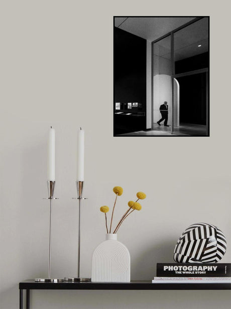 Man in showcase Poster och Canvastavla