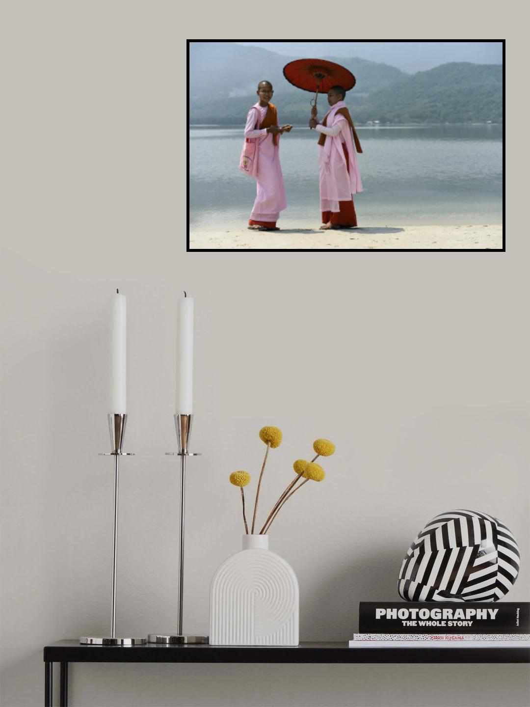 Burmese nuns on vacation Poster och Canvastavla