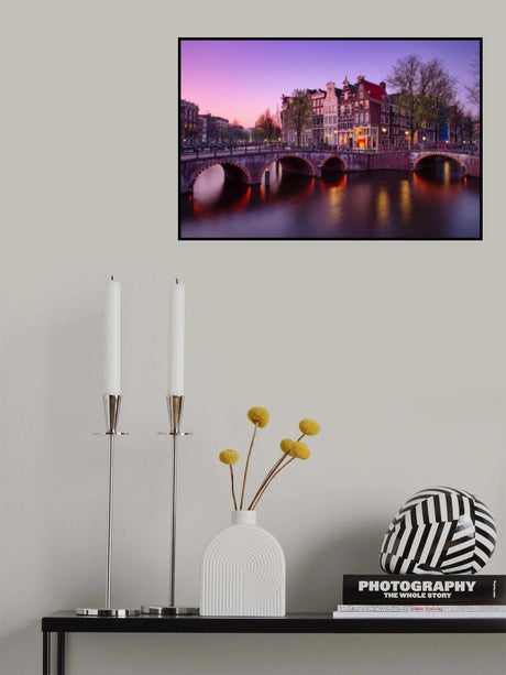 Amsterdam: Atardecer en el canal Poster och Canvastavla