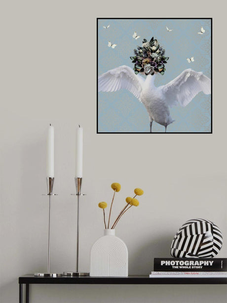 Spring Flower Bonnet On Swan Poster och Canvastavla
