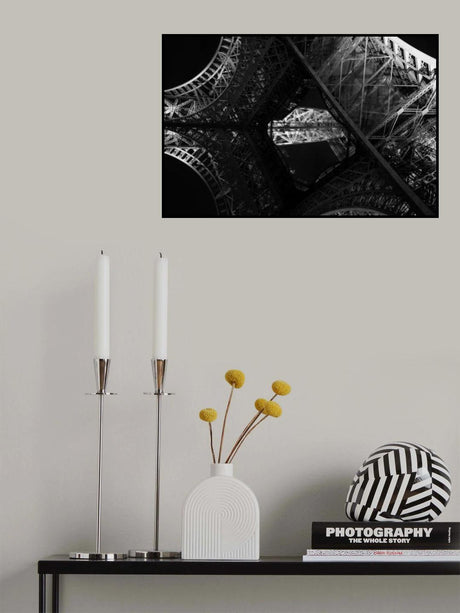 Eiffel. A perspective Poster och Canvastavla