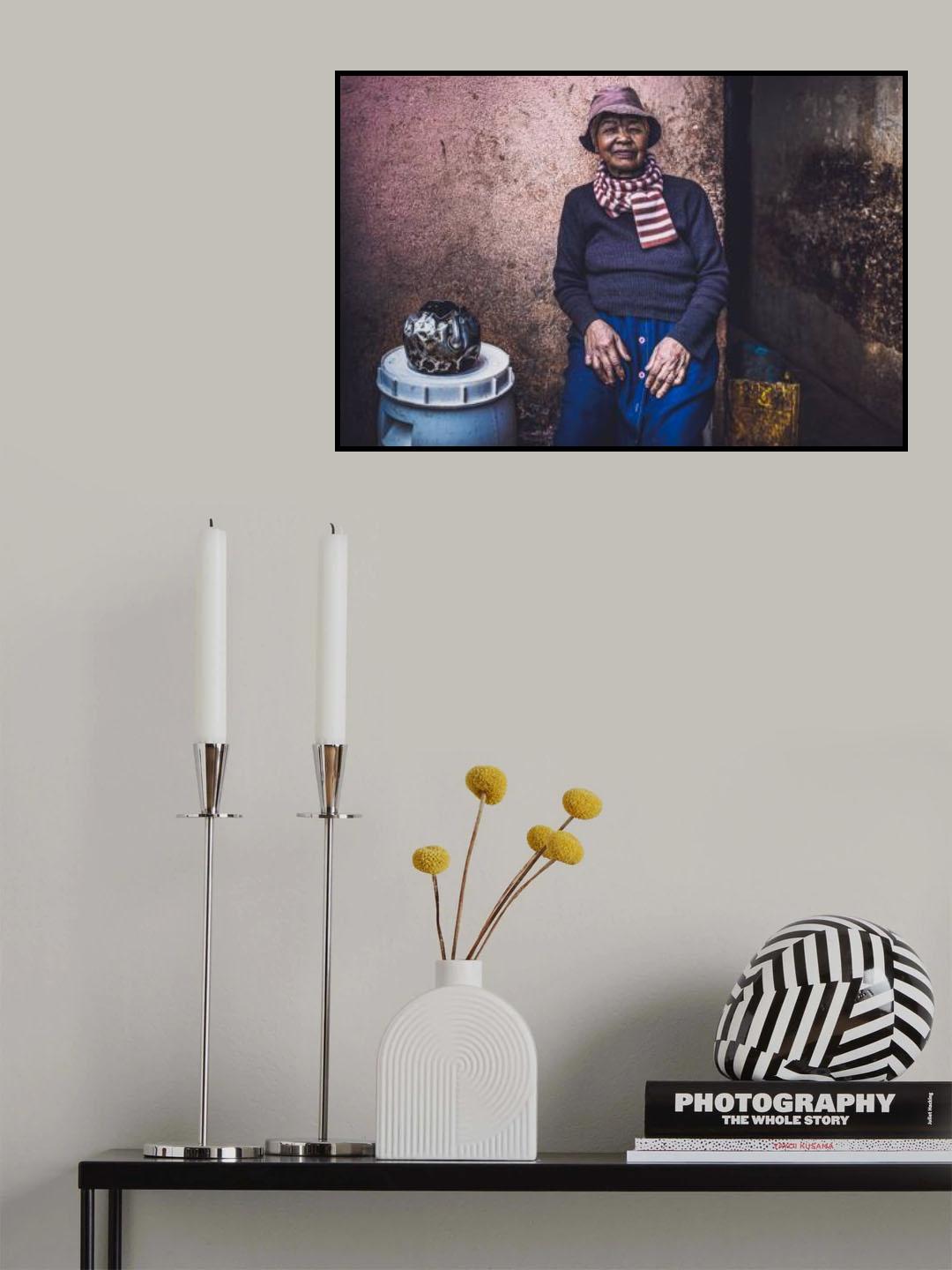 The teapot and the Malagasy woman Poster och Canvastavla