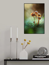 a Lone Snail on a Mushroom Poster och Canvastavla