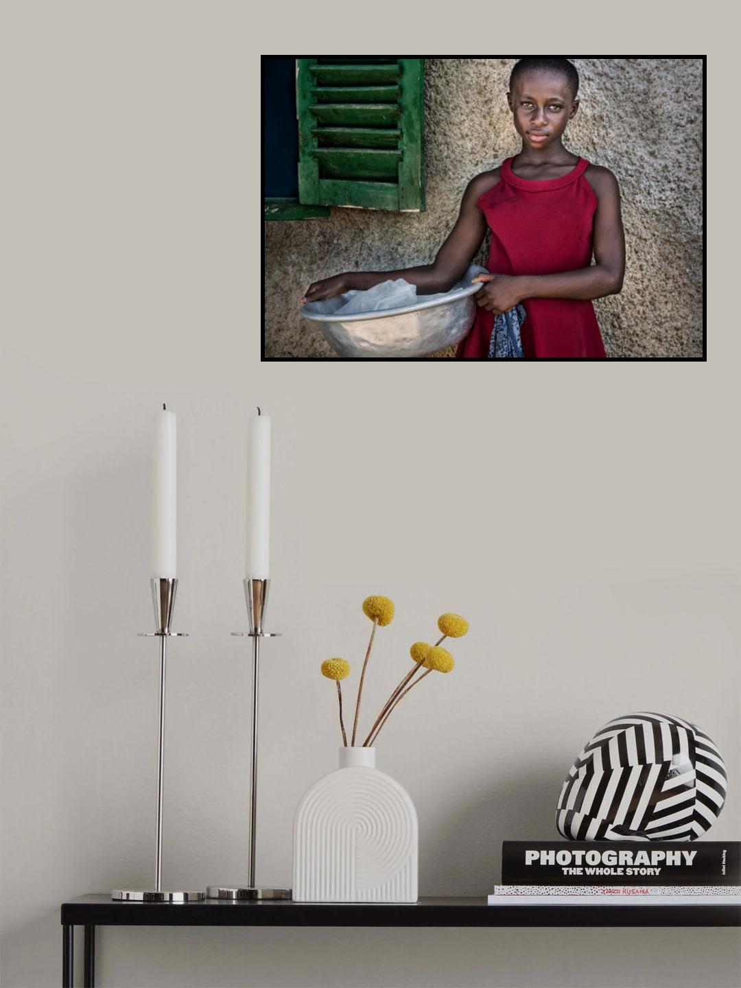 Girl in the streets of Accra - Ghana Poster och Canvastavla
