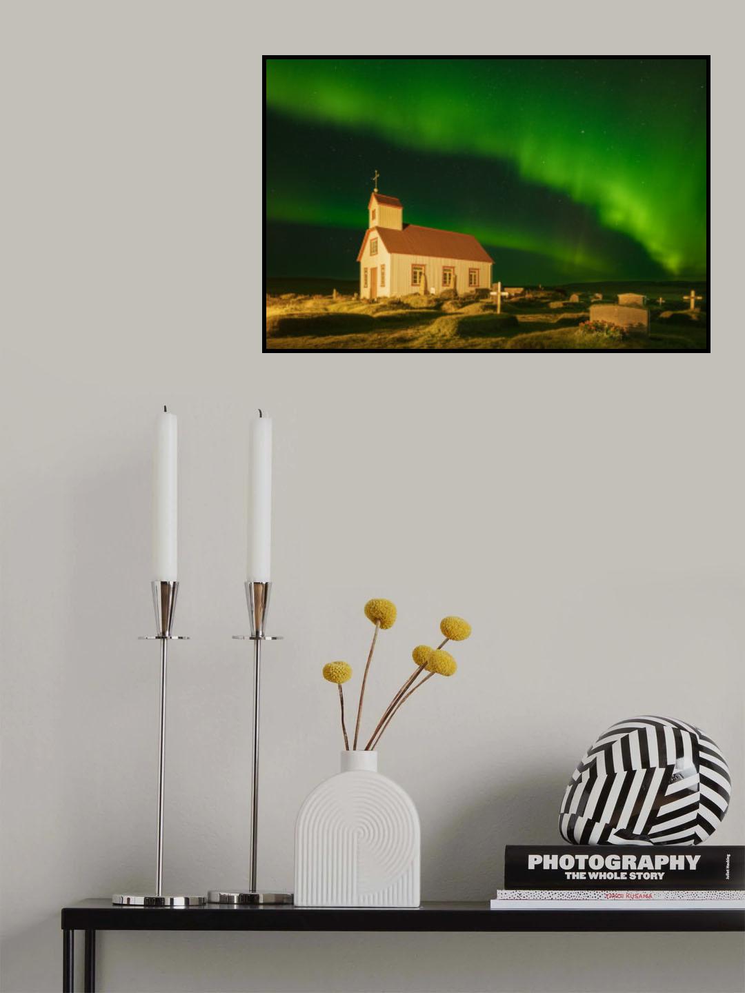 Aurora's Dance: Chasing the Northern Lights Poster och Canvastavla