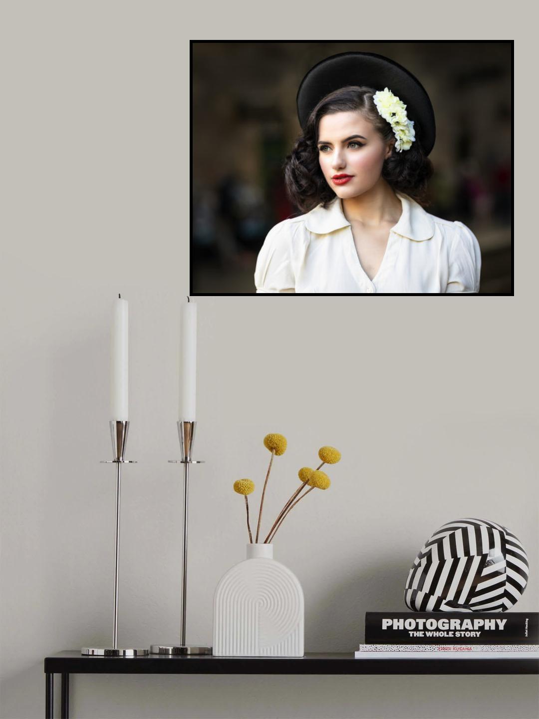 Lady in Waiting Poster och Canvastavla
