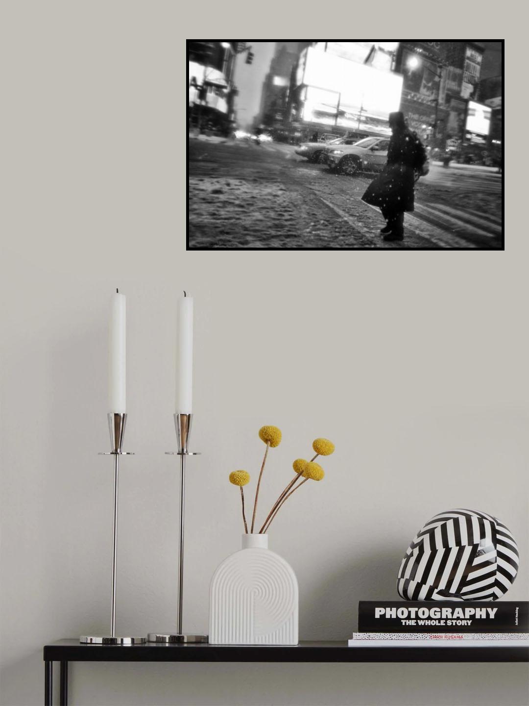 New York Walker in Blizzard Poster och Canvastavla