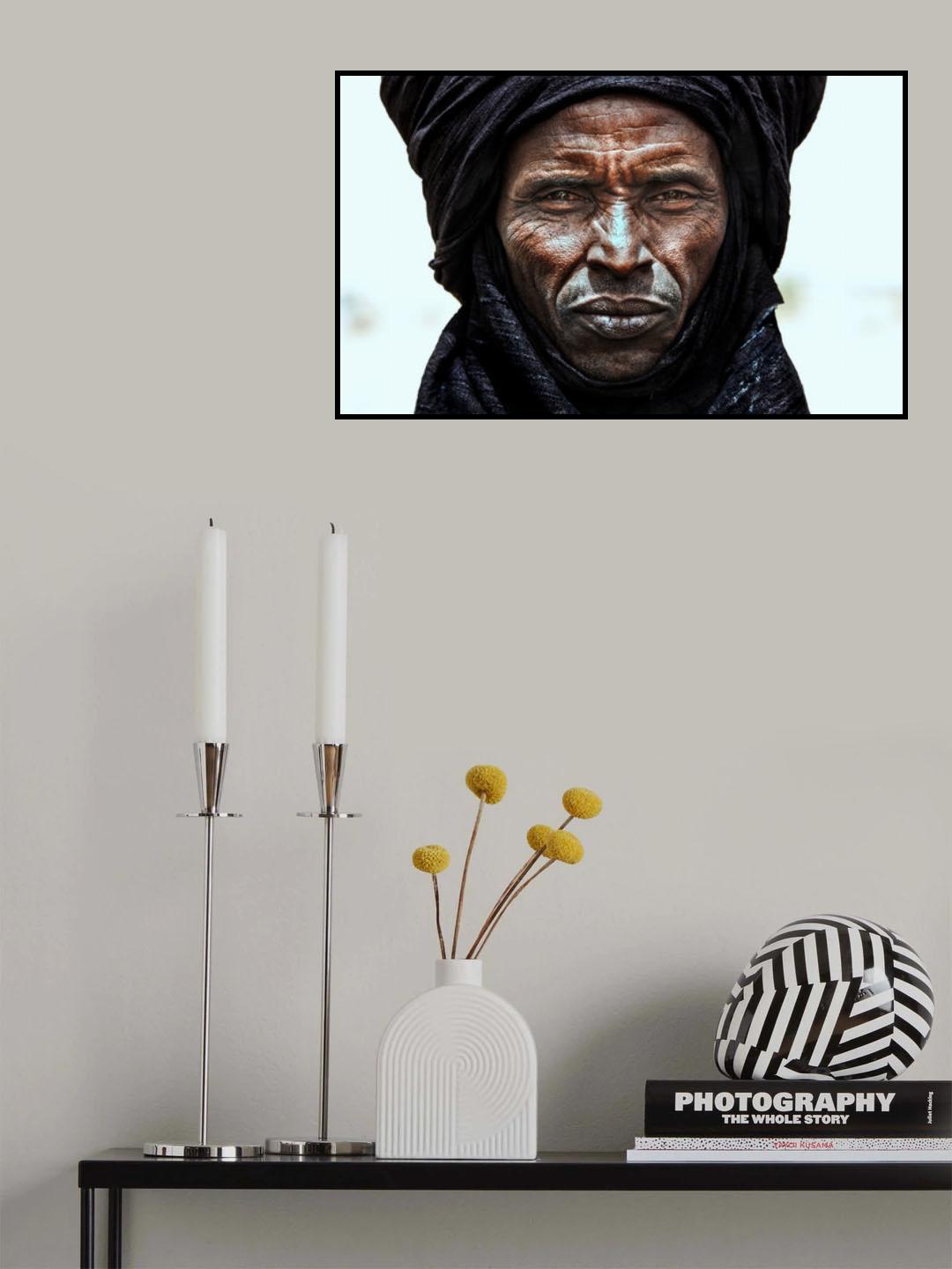 Peul tribe man watching the gerewol festival - Niger Poster och Canvastavla