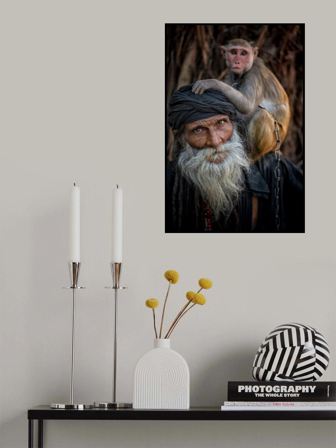 Monkey &amp; Sadhu Poster och Canvastavla