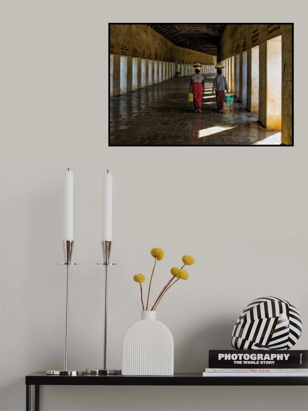 Women in pagoda Poster och Canvastavla