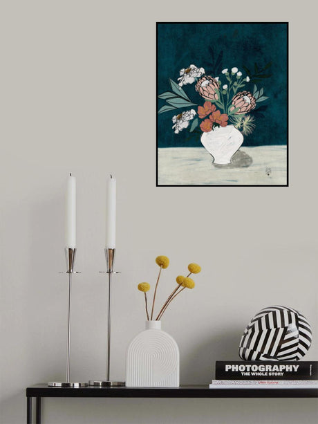 Moody Floral 1  Erum Khalili.png Poster och Canvastavla