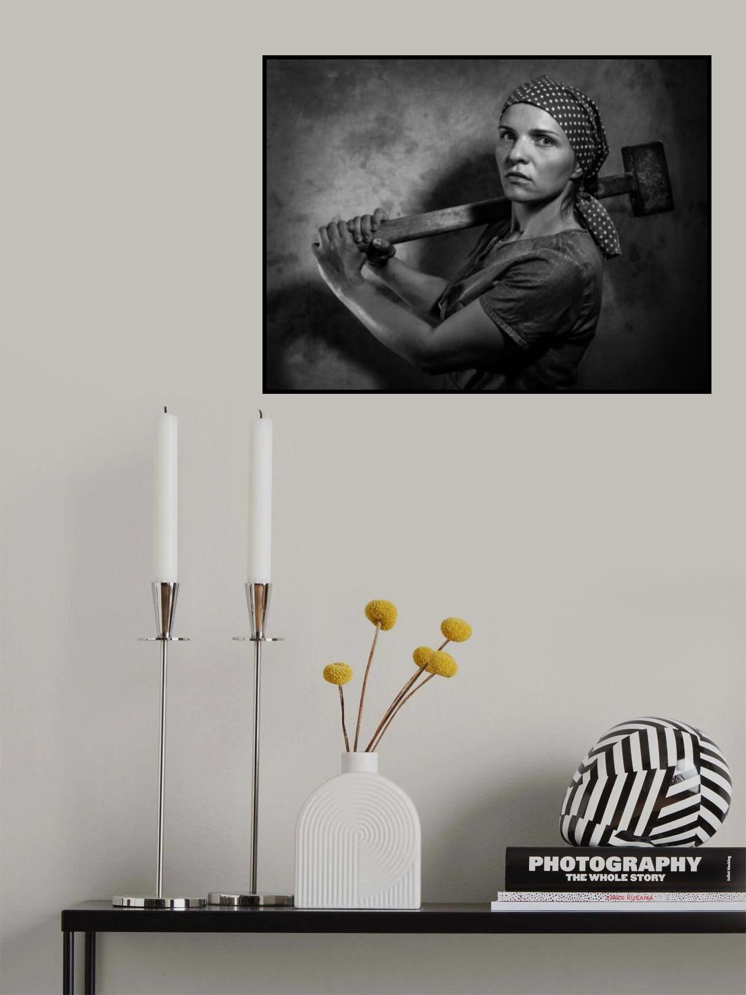 Girl with a Sledgehammer Poster och Canvastavla