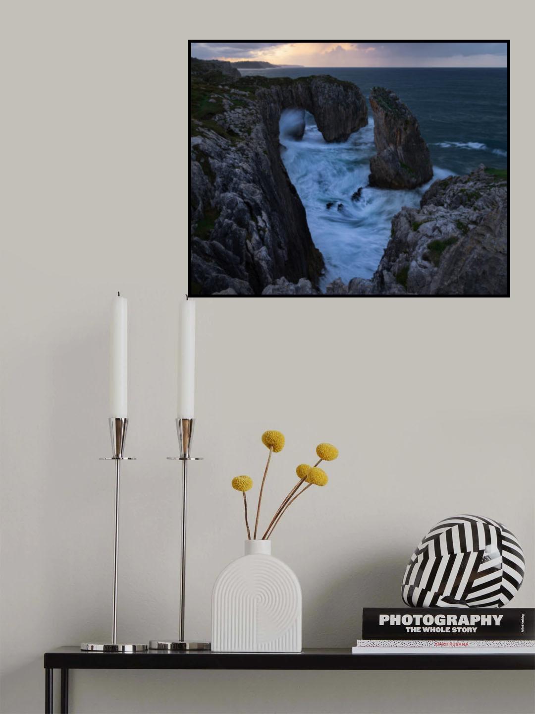 Stormy waves crashing on the shore Poster och Canvastavla