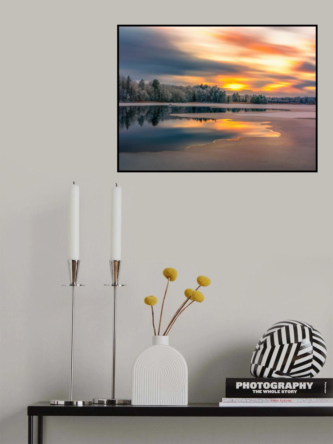 Ice slowly taking over the lake Poster och Canvastavla