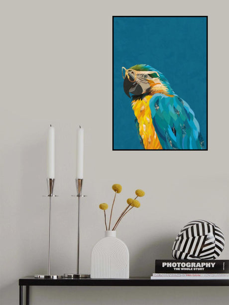 Vibrant macaw wearing glasses Poster och Canvastavla