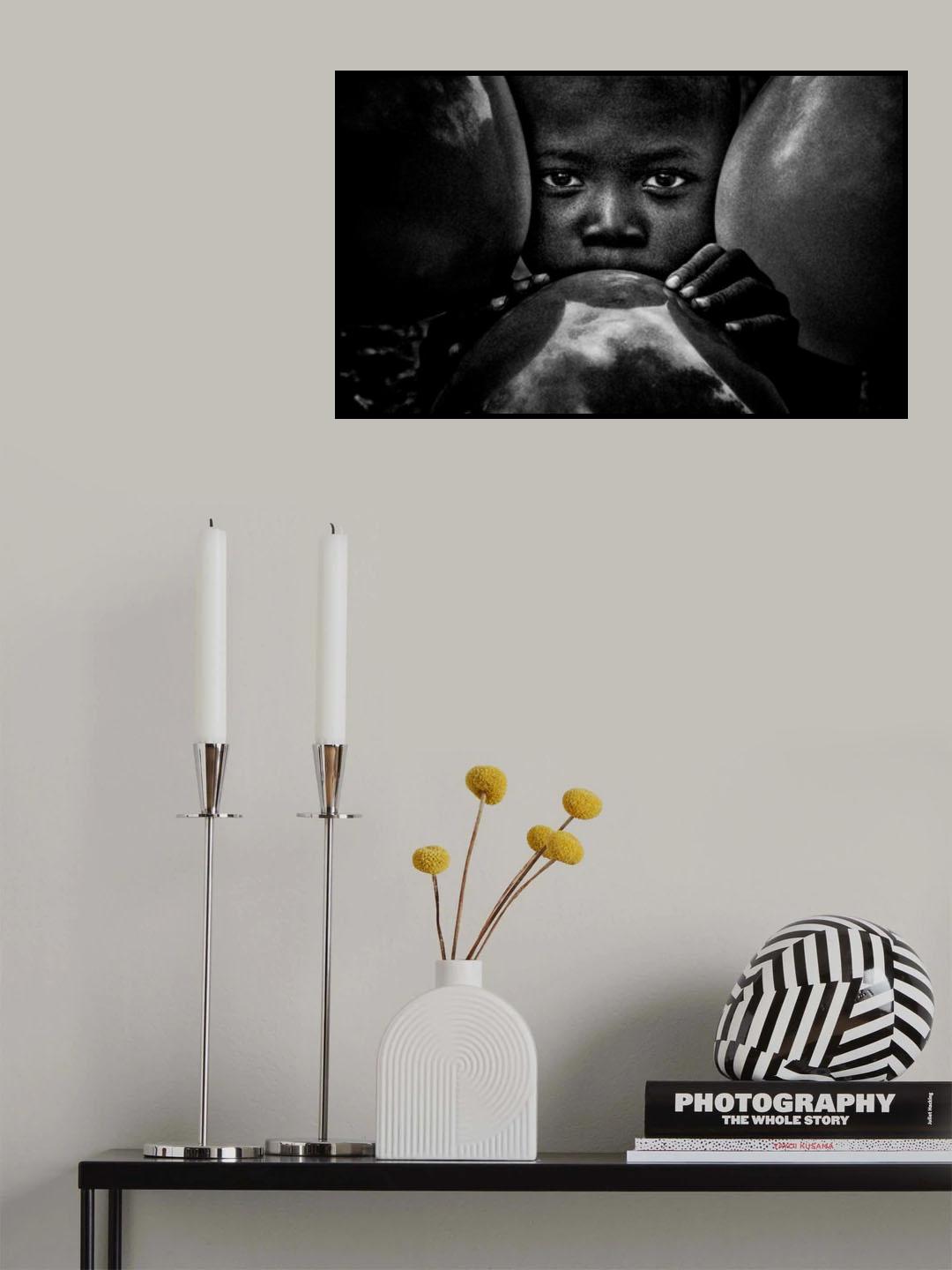Surma tribe child playing with balloons - Ethiopia Poster och Canvastavla