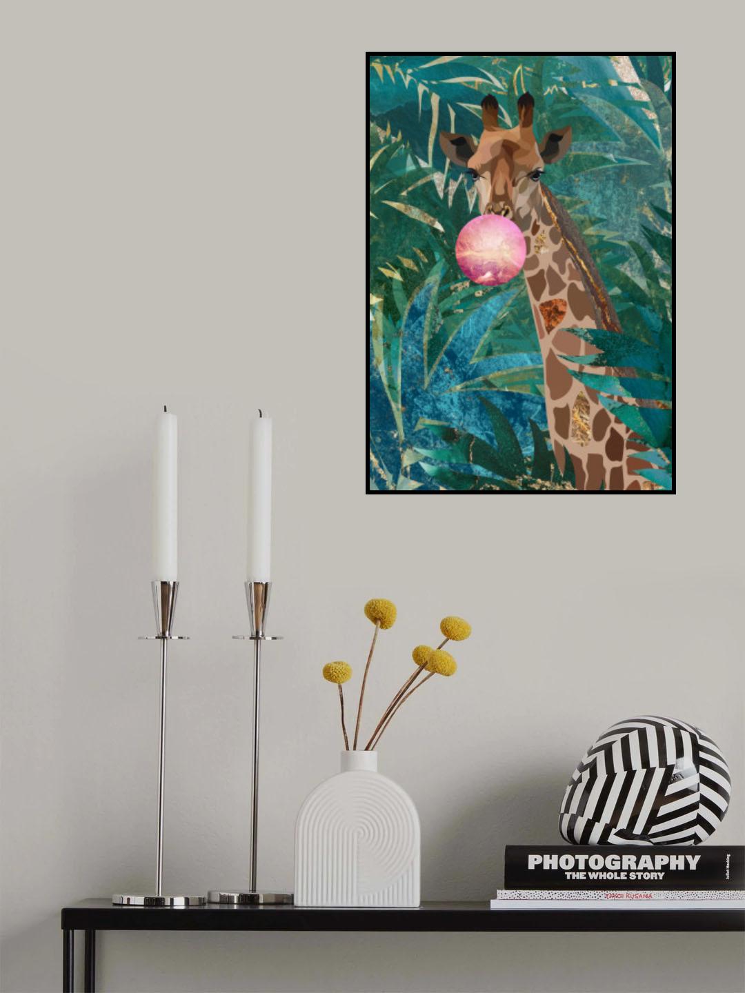 Bubblegum giraffe in the jungle Poster och Canvastavla