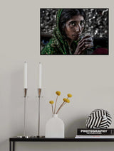 Bangladeshi woman having chai Poster och Canvastavla
