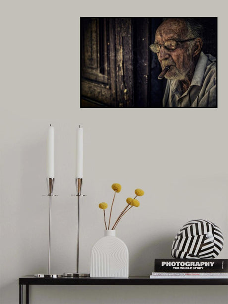 man on porch Poster och Canvastavla