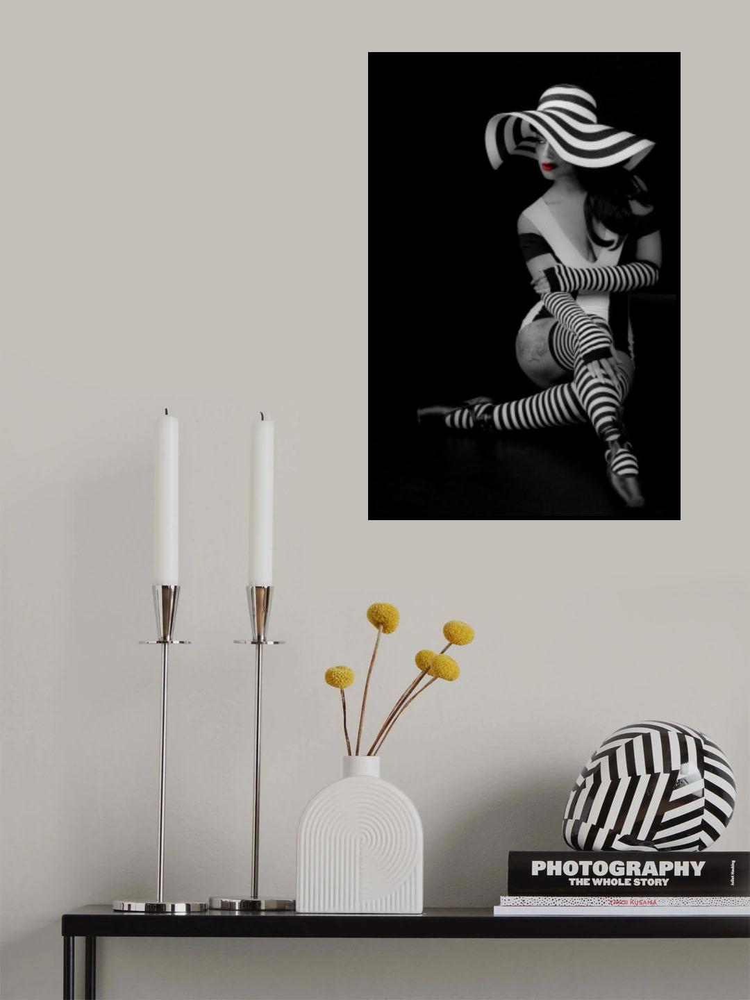 red on black and white Poster och Canvastavla