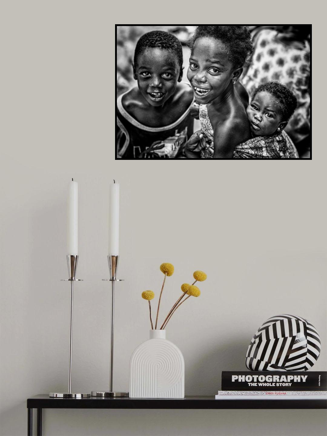 Children at a market in Accra - Ghana Poster och Canvastavla