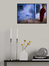 Lady in red, passing the blue Poster och Canvastavla