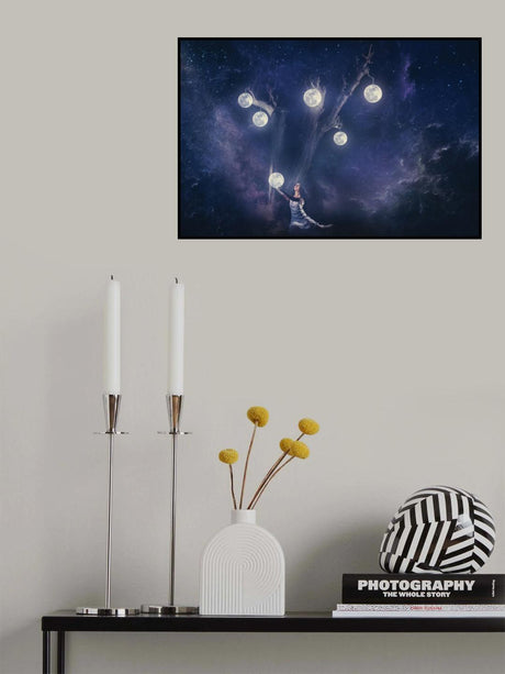 Planet holder Poster och Canvastavla