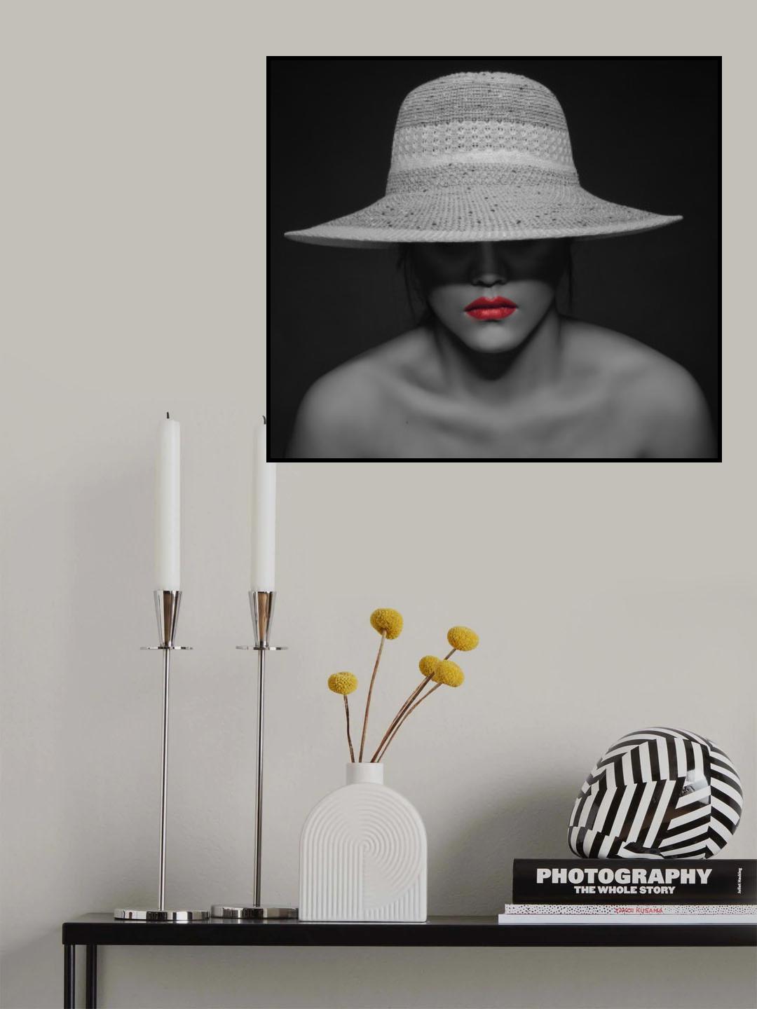BEAUTY UNDER HAT Poster och Canvastavla